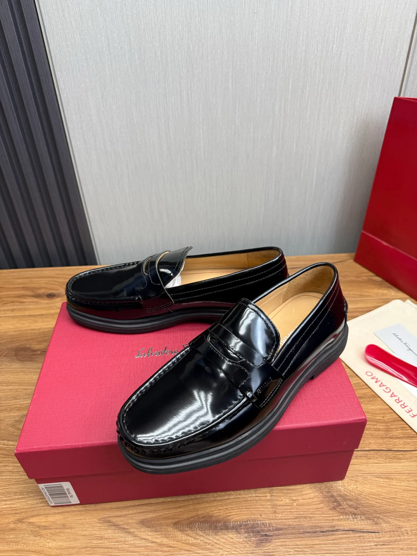 Men's shoes 💰800💰 Ferragamo. [Ferragamo] Men's Loaf leather shoes, the latest hot style, 1:1 original purchase quality, top quality, imported open-edge beaded cowhide leather on the upper, hand-made three-dimensional stitching highlights the round toe design, the inner feet are made of imported cowhide, with original wear-resistant rubber outsole, matching code 39-44, (38, 45 custom-made, non-refundable)